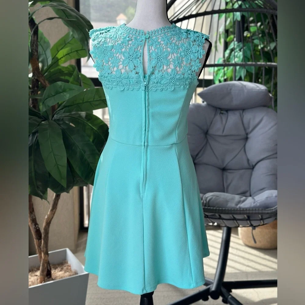 The Children's Place Blue Sleeveless A-Line Dress - Picture 2 of 4